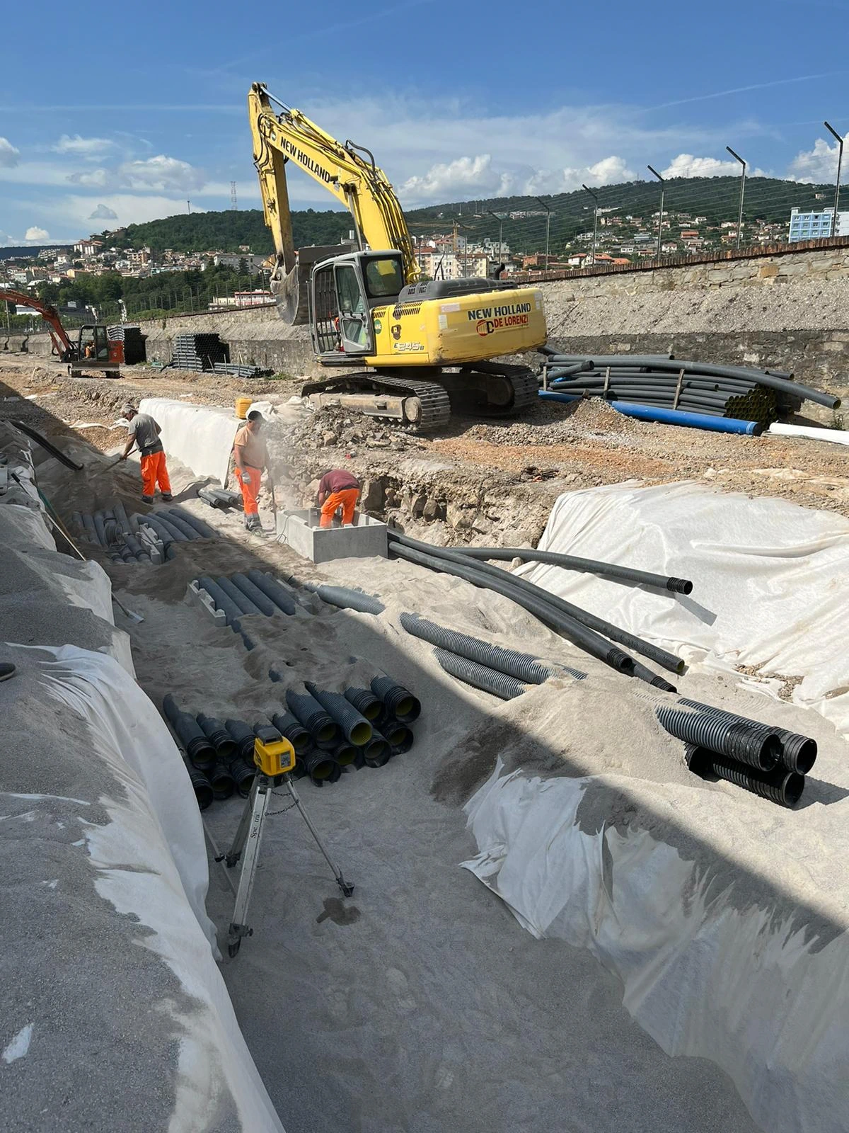 Posa tubazioni per sottoservizi - De Lorenzi srl