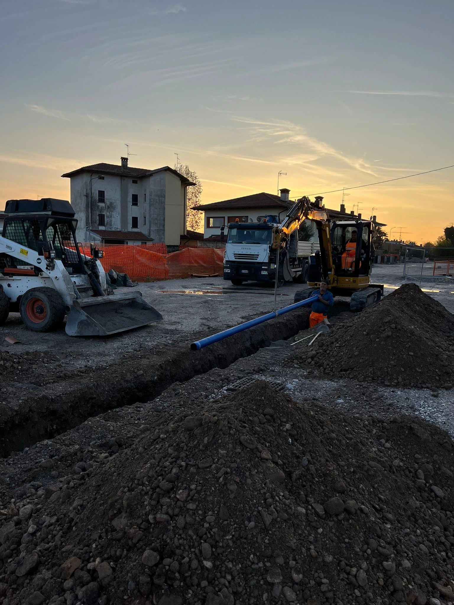 Posa tubazioni per sottoservizi - De Lorenzi srl